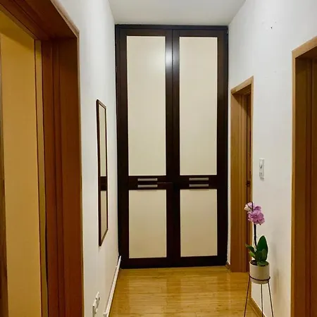 Center Crown بلغراد