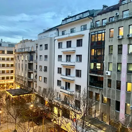 Center Crown Daire Belgrad