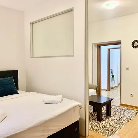 Center Crown Belgrad